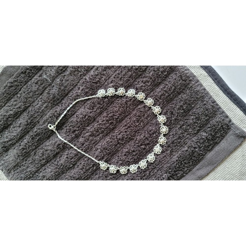 Avon elegant choker